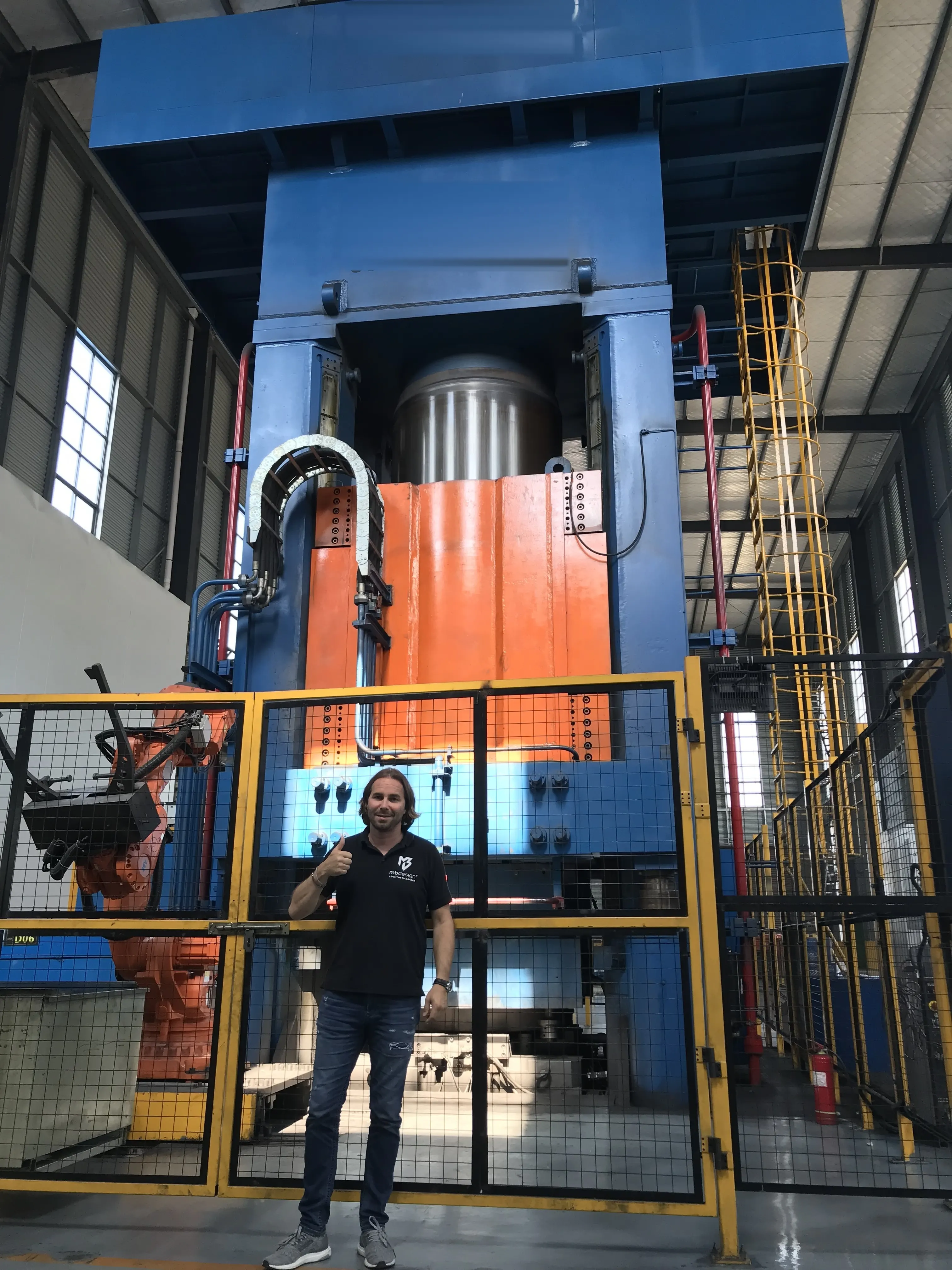 Die forging press for wheel blanks
